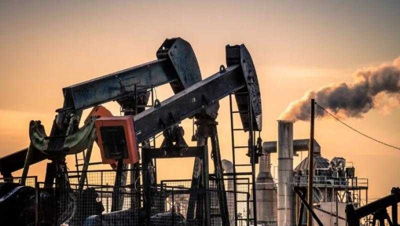 «بيكرهيوز»: منصات التنقيب عن النفط الأمريكي تسجل أدنى مستوى في 14 أسبوعًا