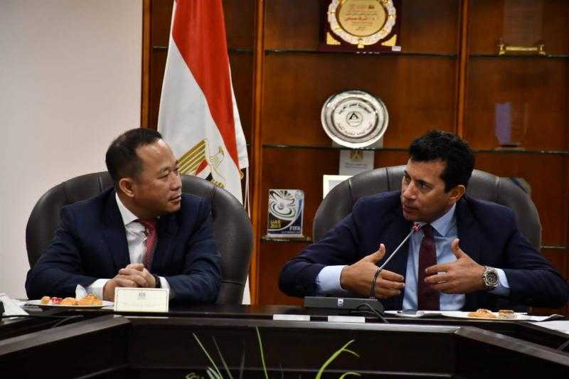 بروتوكول تعاون بين الشباب والرياضة وشركة صينية للتصنيع الرياضي