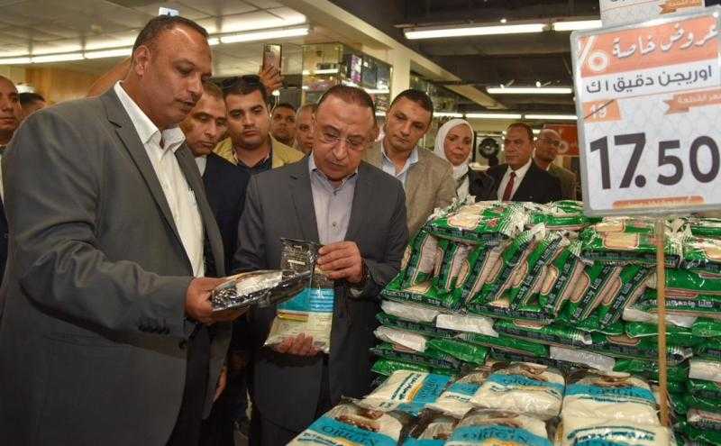 اللواء محمد الشريف يتابع مبادرة «تخفيض أسعار السلع» بالإسكندرية