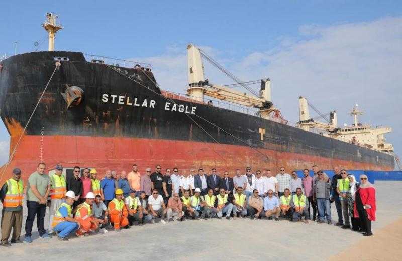 تصدير 40 ألف طن ملح من خلال السفينة ”STELLAR EAGLE“ لكينيا عبر ميناء العريش