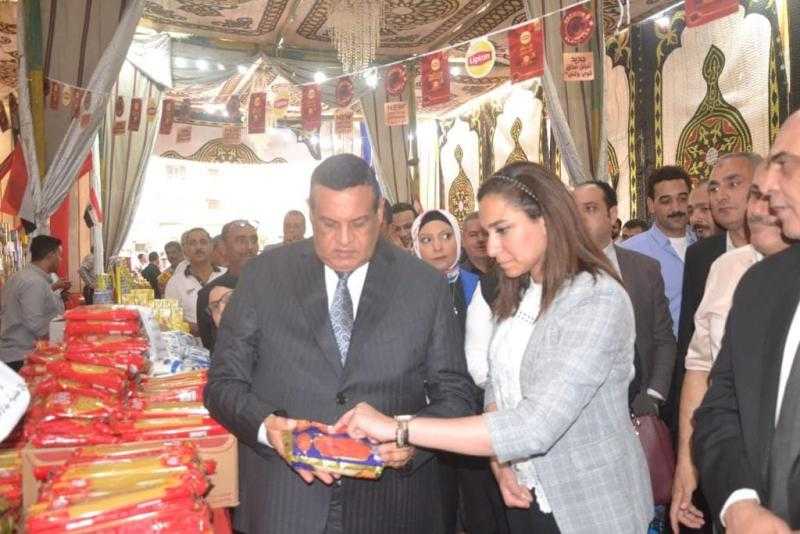 وزير التنمية ونائب محافظ البحيرة يفتتحان منفذ بيع سلع غذائية بإيتاي البارود
