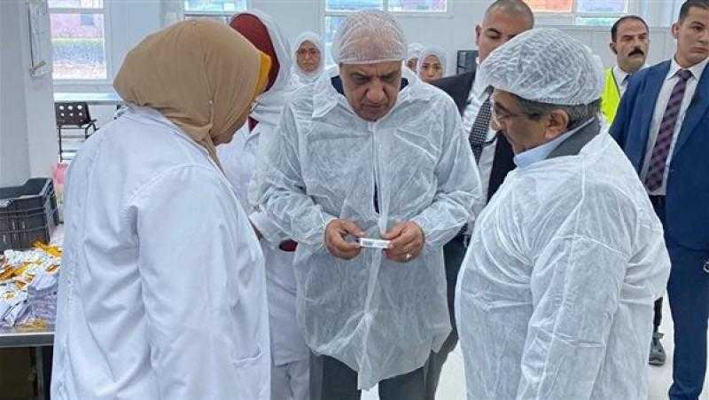 كواليس زيارة وزير قطاع الأعمال المفاجئة لمصانع شركة مصر للمستحضرات الطبية