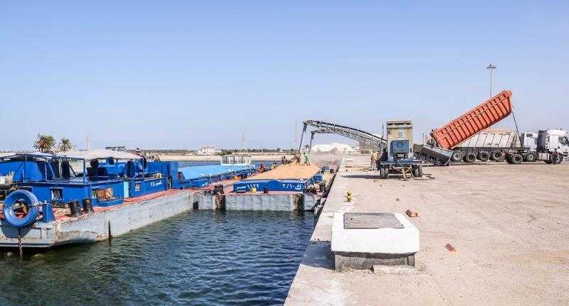«ميناء دمياط» يستقبل أكثر من 8 آلاف طن ذرة ويُصدر 3500 طن يوريا