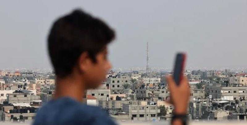 مسئول فلسطيني: بعد الضغط المصري.. إسرائيل تعيد الاتصالات إلى غزة.. والشبكة تضررت 30%