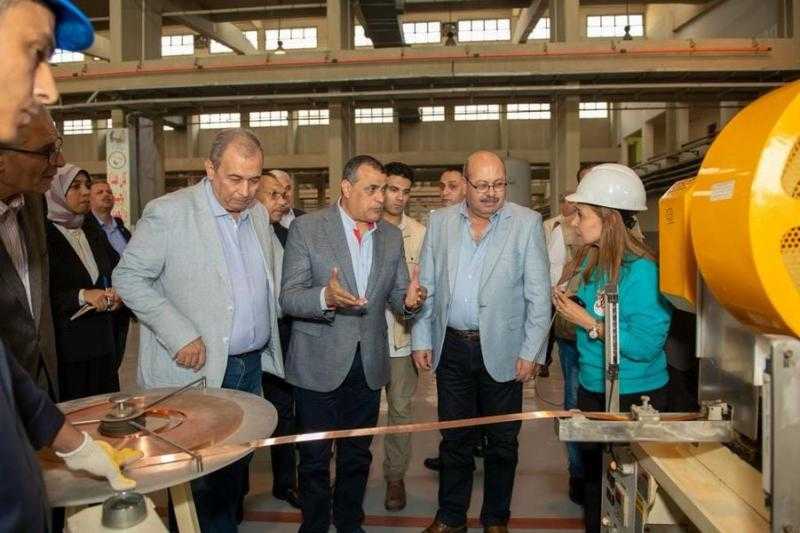 وزير الإنتاج الحربي يتفقد شركة أبو زعبل للصناعات المتخصصة