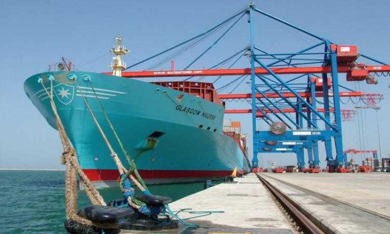 نشاط بالملاحة.. تداول 16 ألف طن بضائع عامة ومتنوعة بموانئ البحر الأحمر