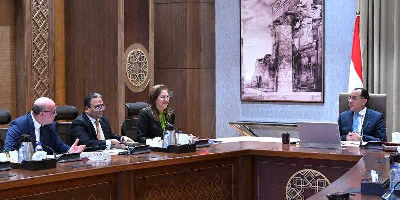 مدبولي يتابع جهود إعادة هيكلة بنك الاستثمار القومي