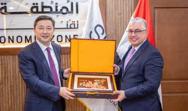 «جمال الدين» يلتقي وفد صيني لتعزيز التعاون التكنولوجي والتجاري بالمنطقة الاقتصادية للقناة