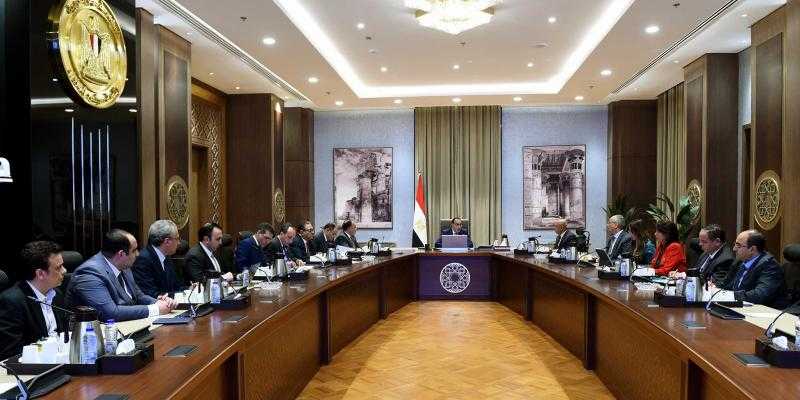 وزير النقل يستعرض المشروعات الجارية لتطوير قطاع النقل واللوجستيات