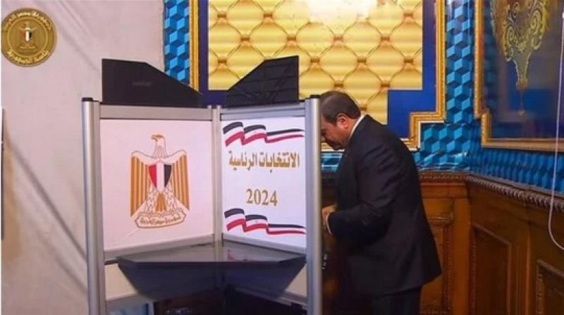أول صوت انتخابي.. المرشح عبد الفتاح السيسي يدلي بصوته في الانتخابات الرئاسية 2024