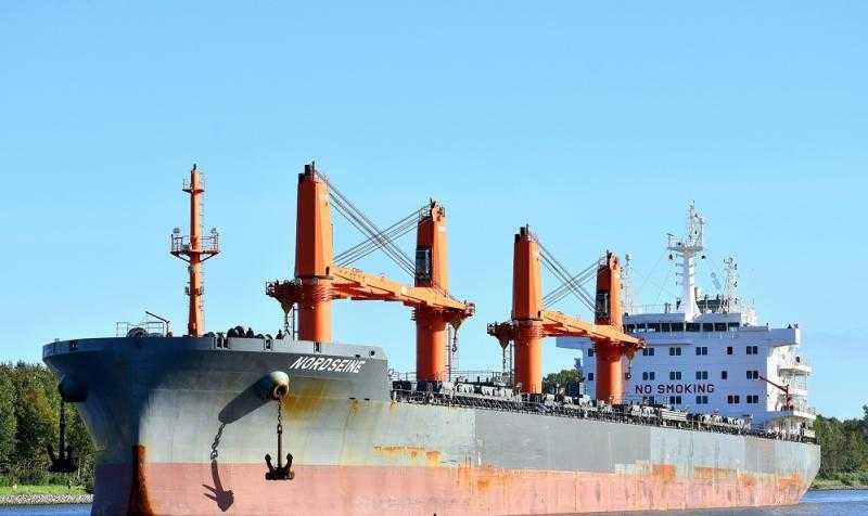 وصول 600 سيارة بوزن 1200 طن عبر ميناء بورتوفيق