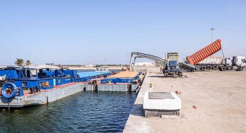 تفريغ 13500 طن قمح و9600 طن ذرة في ميناء دمياط