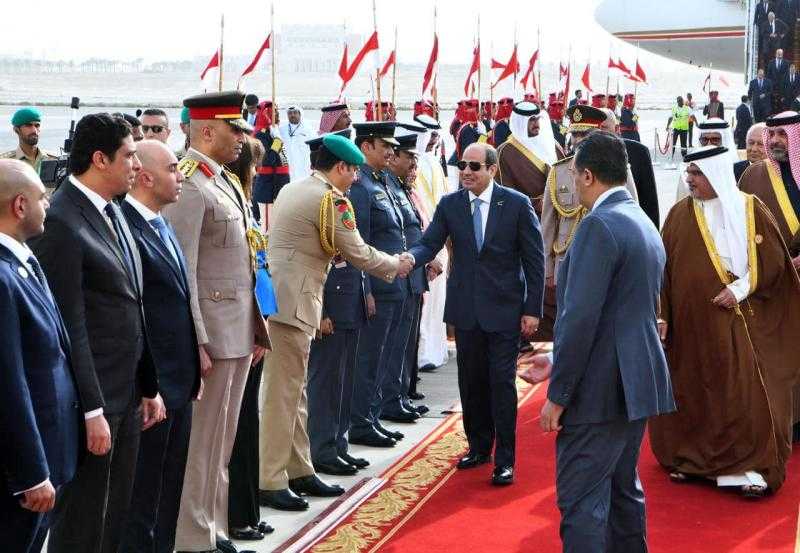 الرئيس السيسي يصل إلى البحرين للمشاركة في الدورة 32 للقمة العربية| فيديو