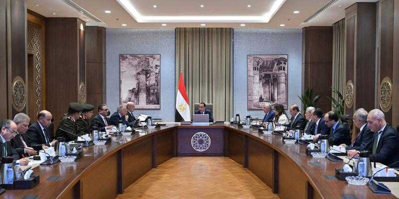 رئيس الوزراء يتابع إجراءات تطهير وتكريك بحيرة البرلس