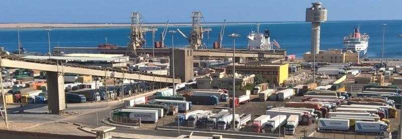 بينها تصدير فوسفات.. تداول 46 ألف طن بضائع بمواني البحر الأحمر