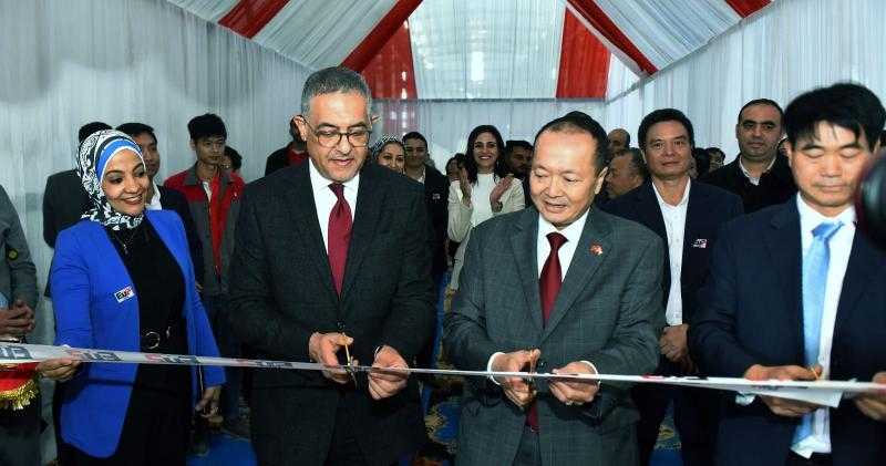 بتكلفة 30 مليون دولار.. افتتاح مصنع لإنتاج البتروكيماويات في ”السادات”| صور