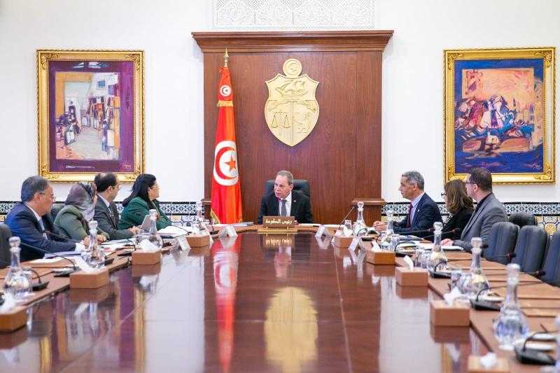 رئيس الحكومة التونسية يتابع الإصلاحات المتعلقة بالتصرف في المالية العمومية
