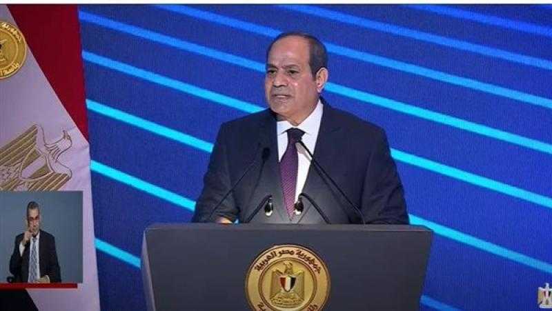 الرئيس السيسي: «بنشترى سلع أساسية ووقود بـ2 مليار دولار شهريا»