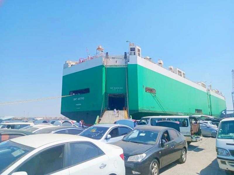 ميناء غرب بورسعيد يستقبل 650 سيارة لذوي الهمم