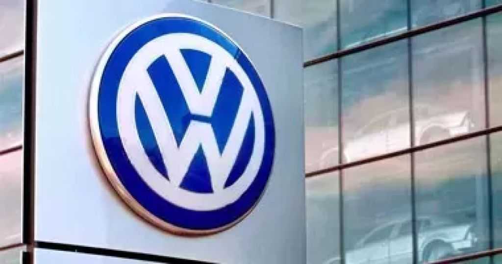 «فولكس فاجن» تقود موجة تسريحات تهز قطاع السيارات الألماني