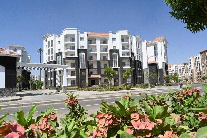وزير الإسكان يتابع موقف مشروعات الخدمات والمرافق بالحي السكني الثالث R3 بالعاصمة الإدارية