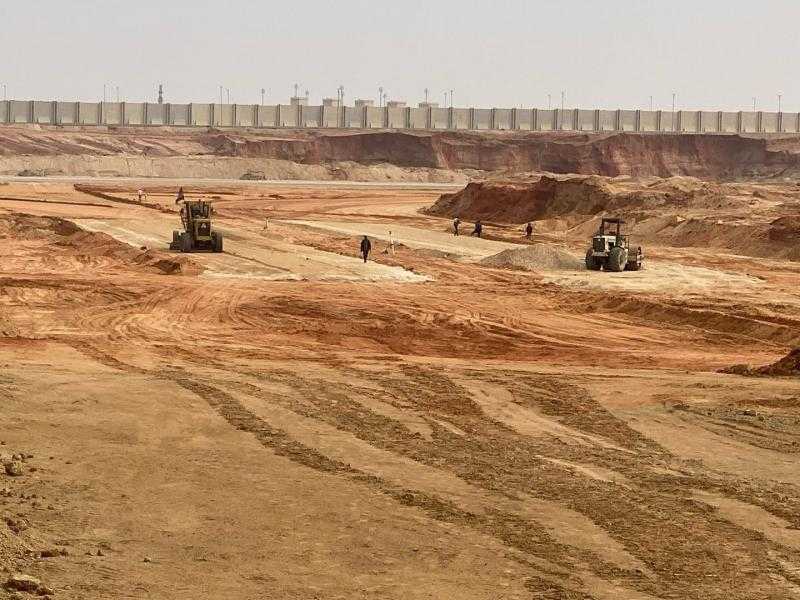 على مساحة 16 ألف فدان.. وزير الإسكان يتابع أعمال الطرق بالامتداد الجنوبي للقاهرة الجديدة