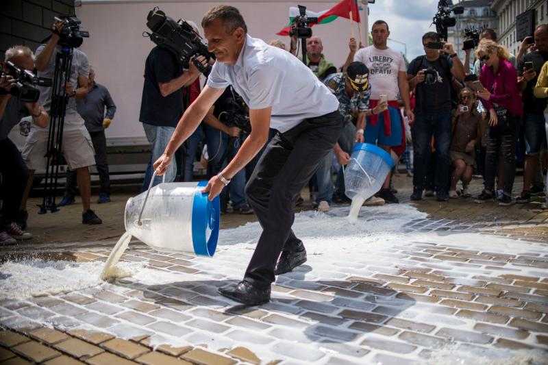 مزارعو الألبان البلغاريون يطالبون بتعويضهم لتضرر أعمالهم بسبب الواردات الأوكرانية