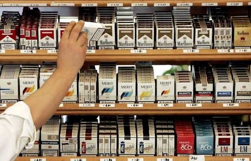 ضبط أكثر من 200 ألف عبوة سجائر محجوبة عن التداول