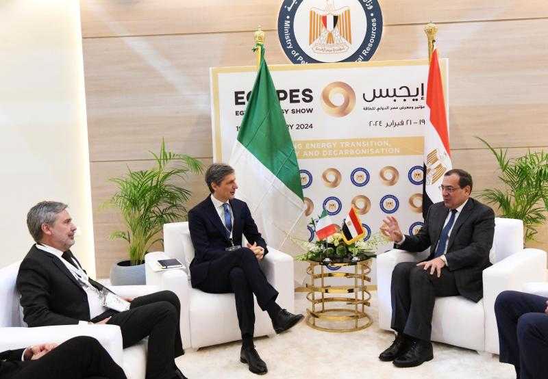 وزير البترول وشركة إيطالية يبحثان الاستفادة من البنية التحتية لتداول وتجارة الغاز