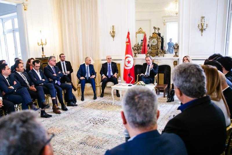 رئيس الحكومة التونسية يدعو رجال الأعمال للمساهمة في دعم الجهود التنموية