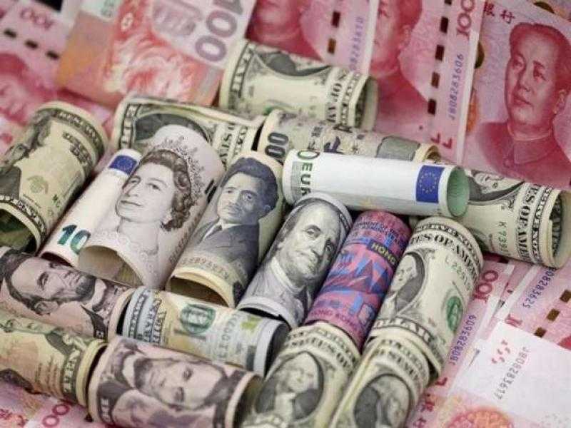 تباين أسعار العملات بختام تعاملات الخميس.. اليورو يتراجع