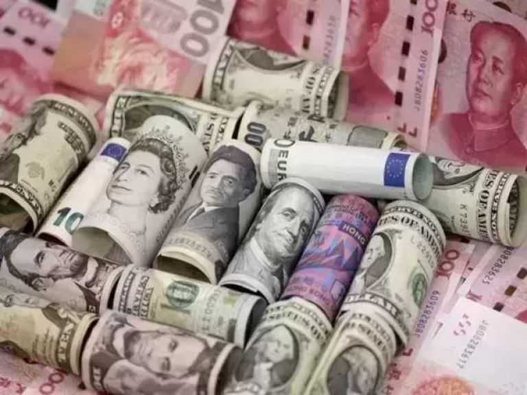 تراجع أسعار العملات بختام تعاملات الخميس.. الدينار الكويتي بكام