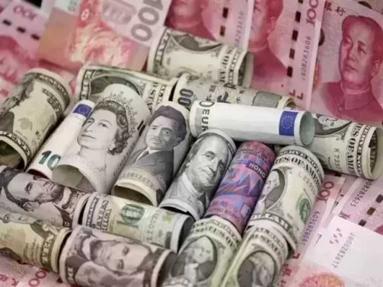تراجع أسعار العملات بختام تعاملات الخميس.. الدينار الكويتي بكام