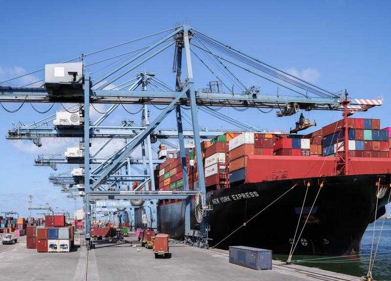 تضم قمح وسكر.. ميناء دمياط يستقبل 45212 طنًا من البضائع