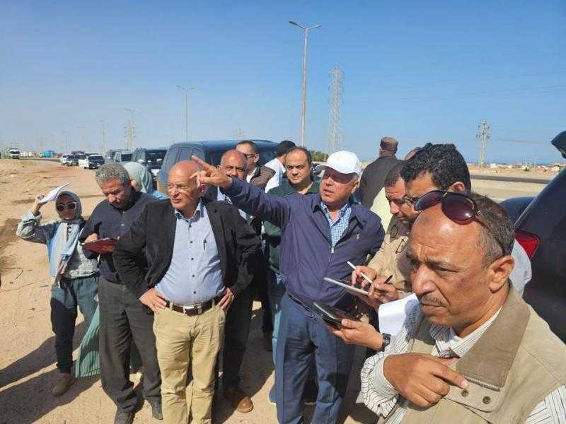 وزير النقل يتفقد مسار الخط الثالث من القطار الكهربائي السريع لربط الصعيد بالبحر الأحمر