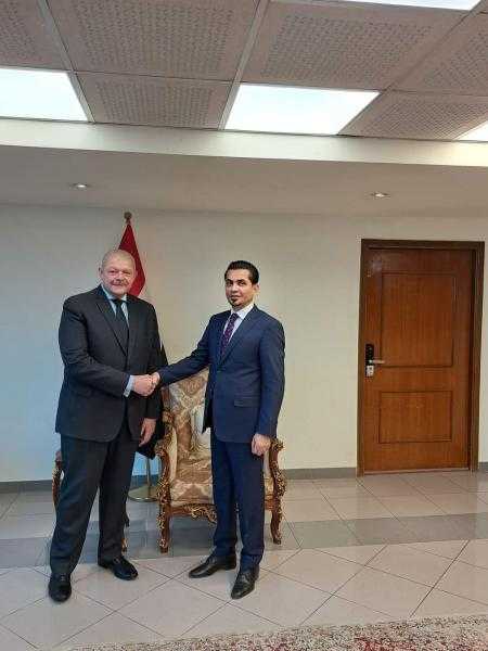 لبحث التعاون.. السفير المصري في بغداد يلتقي وزير النقل العراقي