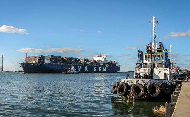 تضم فول وقمح.. ميناء دمياط يستقبل 54724 طنًا من البضائع