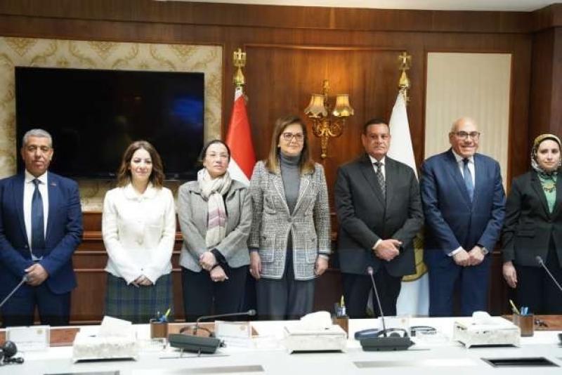 توقيع عقود تنفيذ مشروعات المرحلة الخامسة من البنية الأساسية لمنظومة المخلفات الصلبة