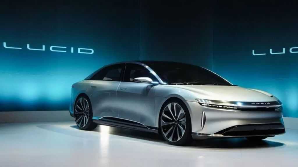 لوسد تكشف عن خطط لتعزيز الربحية وإطلاق منتجات جديدة