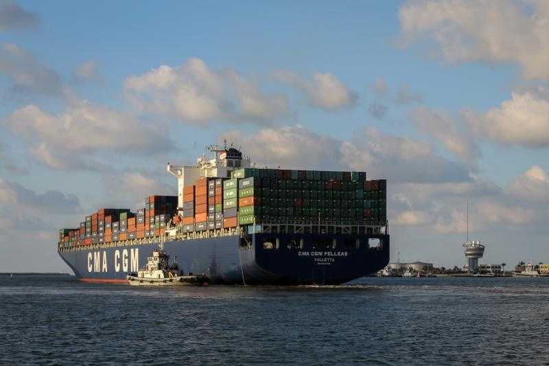 تضم قمح وسكر.. ميناء دمياط يستقبل 63717 طنًا من البضائع