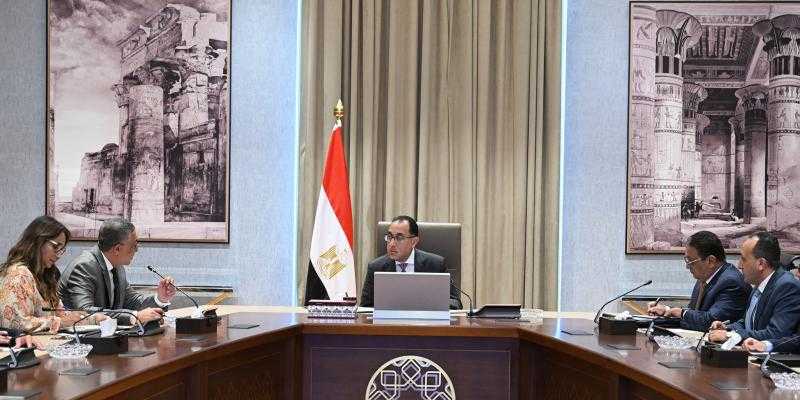 خلال لقاء مع رئيس الوزراء.. ”هيبة” يستعرض ترتيبات تنظيم مؤتمر الاستثمار بالتعاون مع الاتحاد الأوروبي