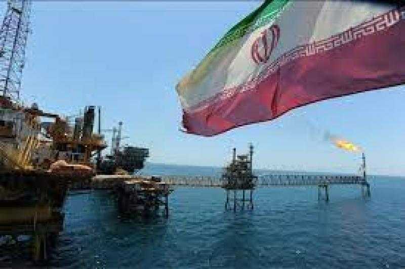 صادرات النفط الإيرانية تسجل 35.8 مليار دولار في عام