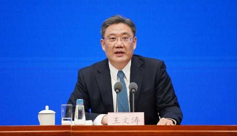 وزير التجارة الصيني: الدعم المالي ليس السبب في التطور السريع لشركات السيارات الكهربائية
