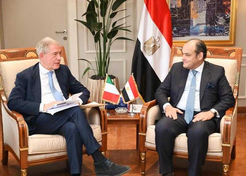 وزير إيطالي يستعرض المشروعات القائمة مع مصر.. وفرص الاستثمار بالدواء والمعادن