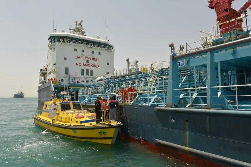 قناة السويس: الإسعاف البحري تعامل مع استغاثة ربان سفينة بسبب حالة مرضية| فيديو
