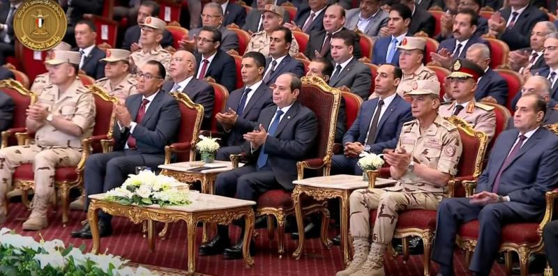 الرئيس السيسي يدعو المستثمرين للمشاركة مع الدولة في تنفيذ المشروعات الزراعية