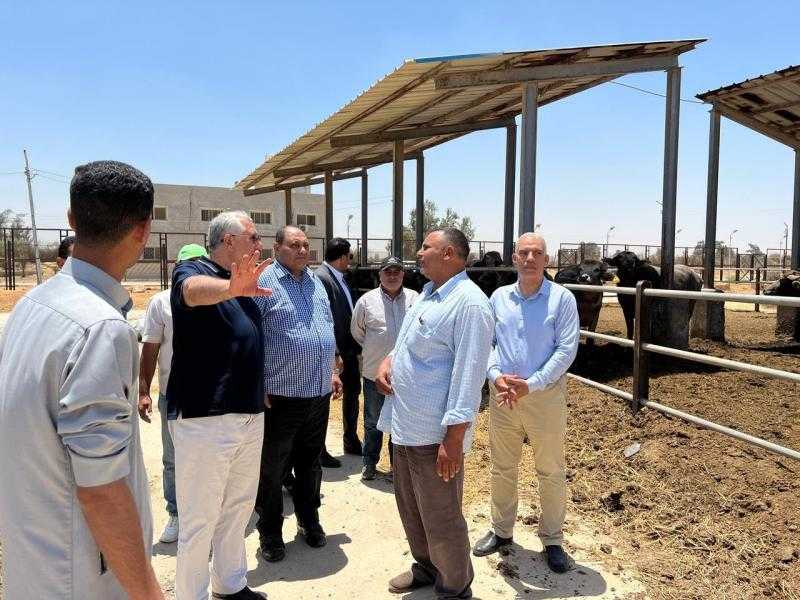 وزير الزراعة يؤكد ضرورة حسن استغلال مزرعة الإنتاج الحيواني بالإسكندرية| صور