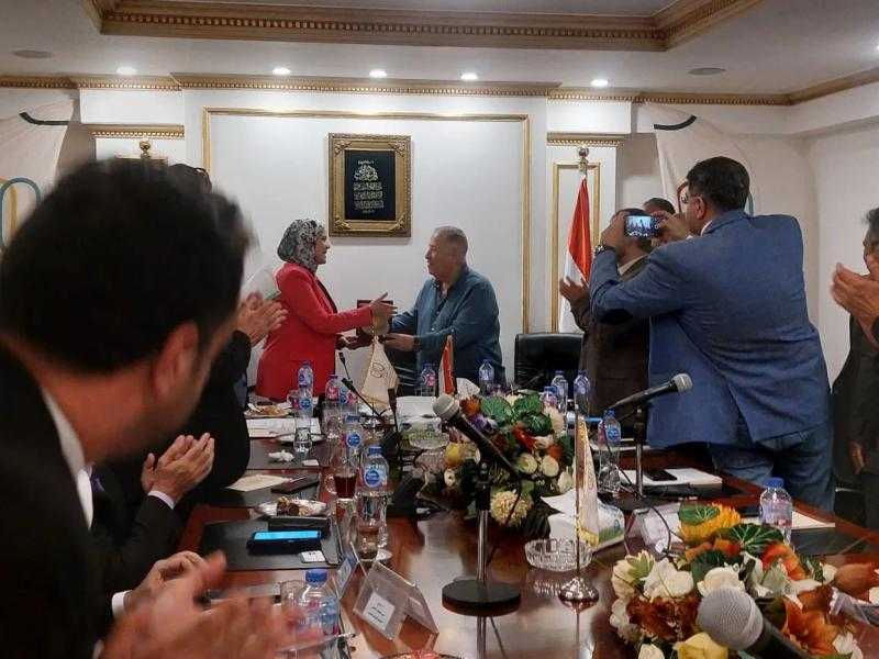 الضرائب: المستثمر ليس دافعا للضريبة فقط ولكنه يقوم بقيادة قاطرة الاستثمار بمصر