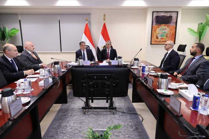 مصر والمجر يبحثان إنشاء كابل بحري عال السعة بالبحر المتوسط