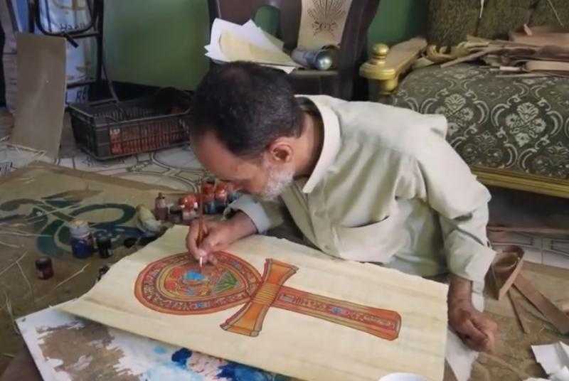 قرية بالشرقية تزرع البردي لصناعة الورق والطباعة عليه| فيديو